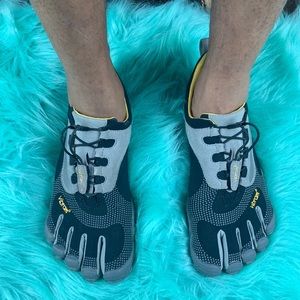 Vibram Men’s 5 toe running shoes